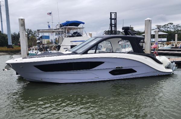 2022 Sea Ray Sundancer 370 Outboard