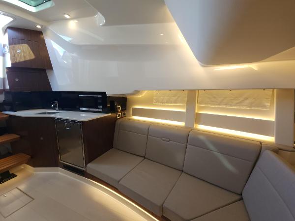 2022 Sea Ray Sundancer 370 Outboard