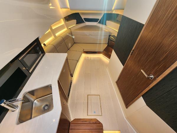 2022 Sea Ray Sundancer 370 Outboard