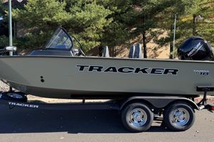 Tracker Targa V-19 Combo 2026 Tracker Targa V-19 Combo boat on trailer, parked outdoors.