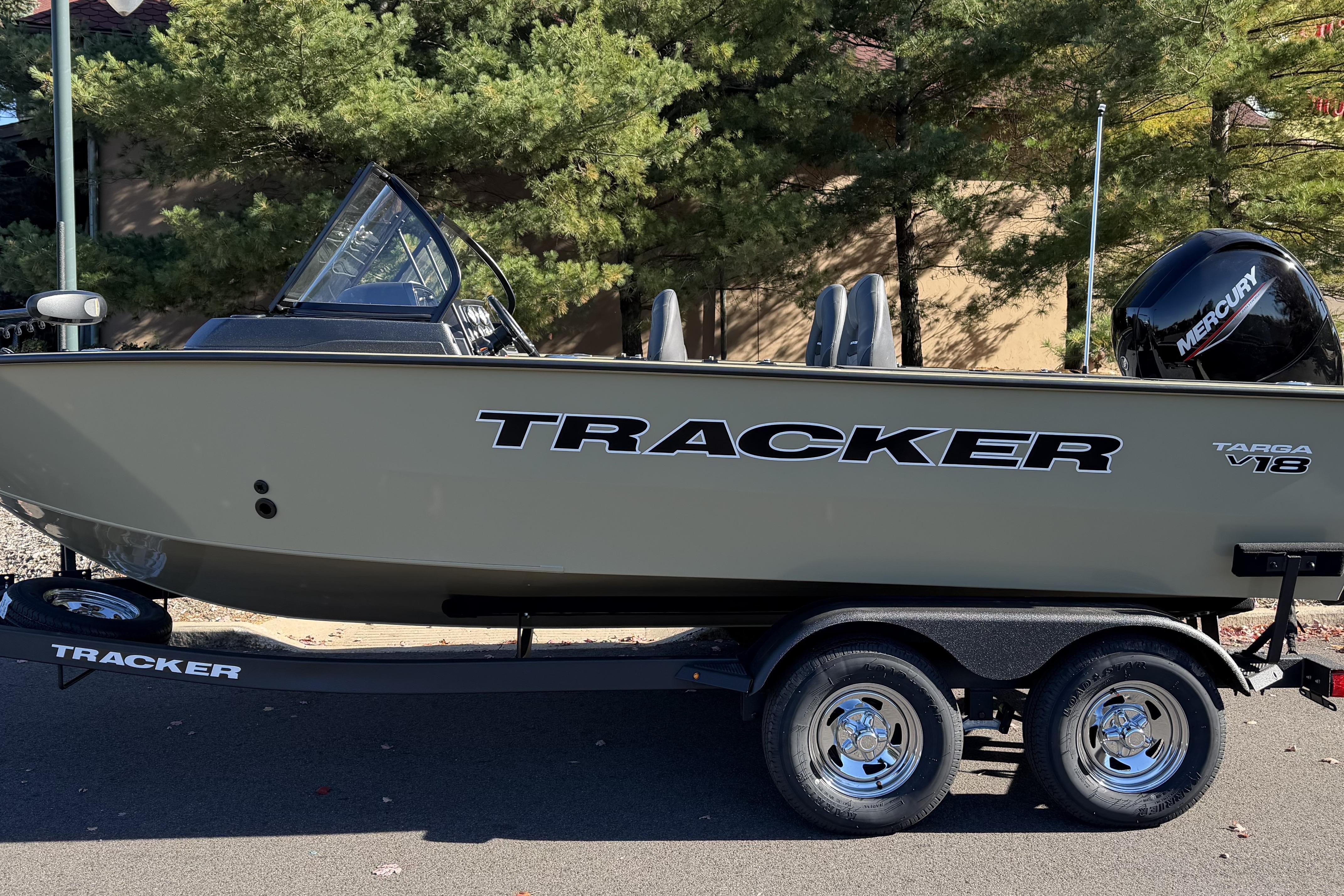 Tracker Targa V-19 Combo 2026 Tracker Targa V-19 Combo boat on trailer, parked outdoors.