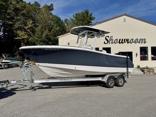 2022 Robalo R230 Center Console
