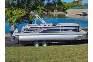 Bennington L 22 L-Bench 2022 Bennington L 22 L-Bench pontoon boat on trailer by a lake.