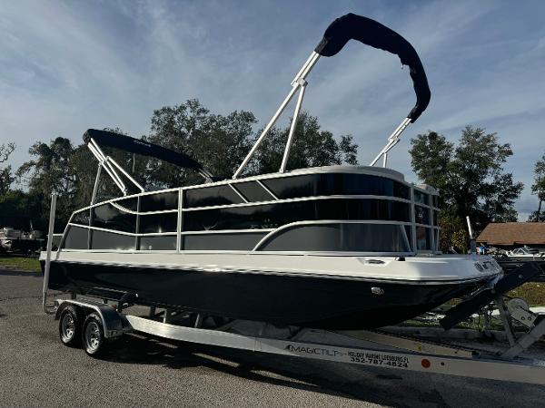 2025 Hurricane FunDeck 2260 RE