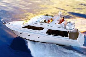 Carver 530 Voyager Pilothouse 1998 Carver 530 Voyager Pilothouse yacht cruising on open water at sunset.