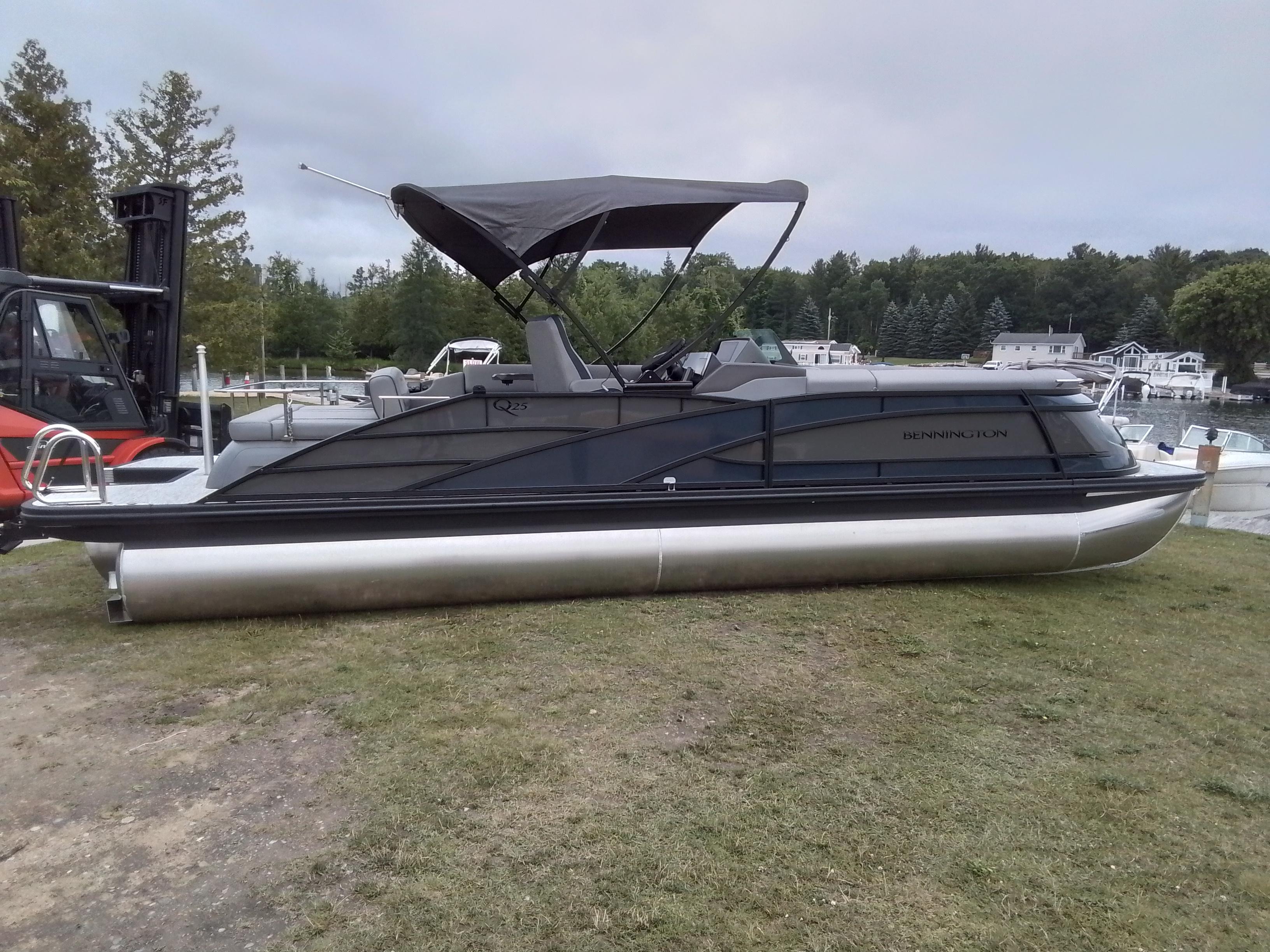 2025 Bennington Marine LLC 25QSBSE