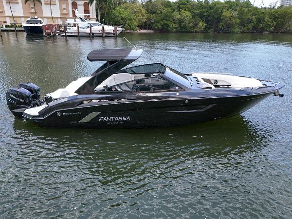 2020 Cruisers Yachts 338 Bow Rider