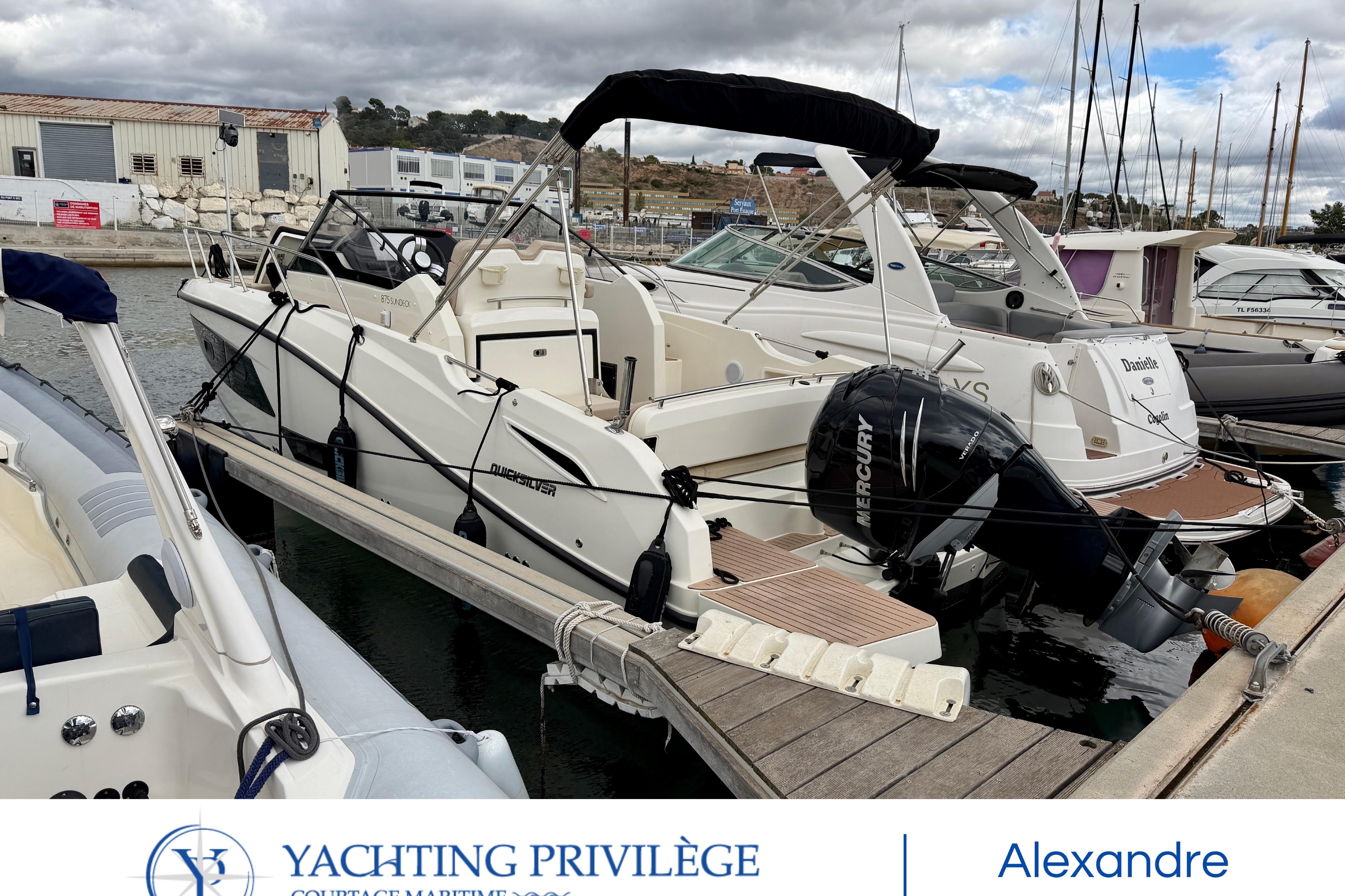 Quicksilver Activ 875 Sundeck 2023 Quicksilver Activ 875 Sundeck moored at a marina, featuring a Mercury outboard engine.