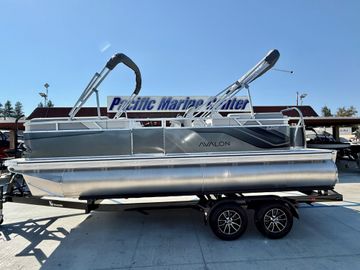 2026 Avalon 21' Venture Platinum Quad Lounge w/ 150HP Mercury!!