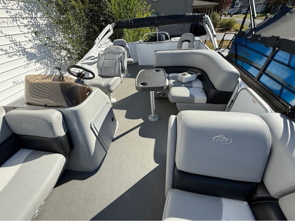 2019 Manitou 22 Aurora Angler LE Twin Tube 25