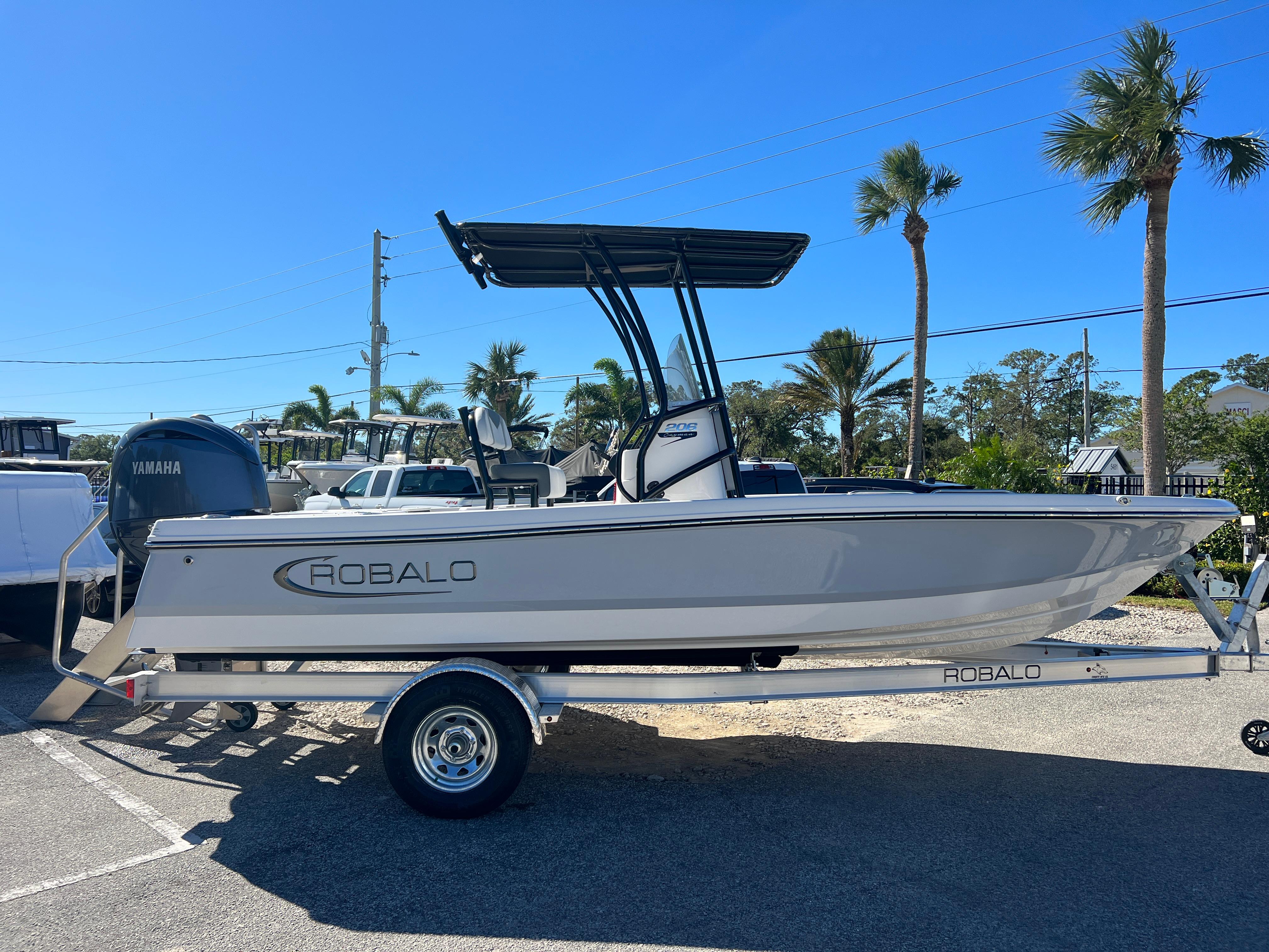 2025 Robalo 206 Cayman