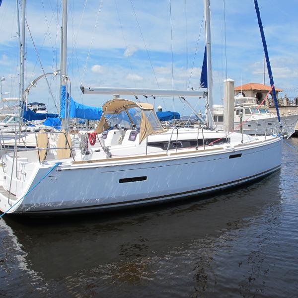 2013 Jeanneau Sun Odyssey 379