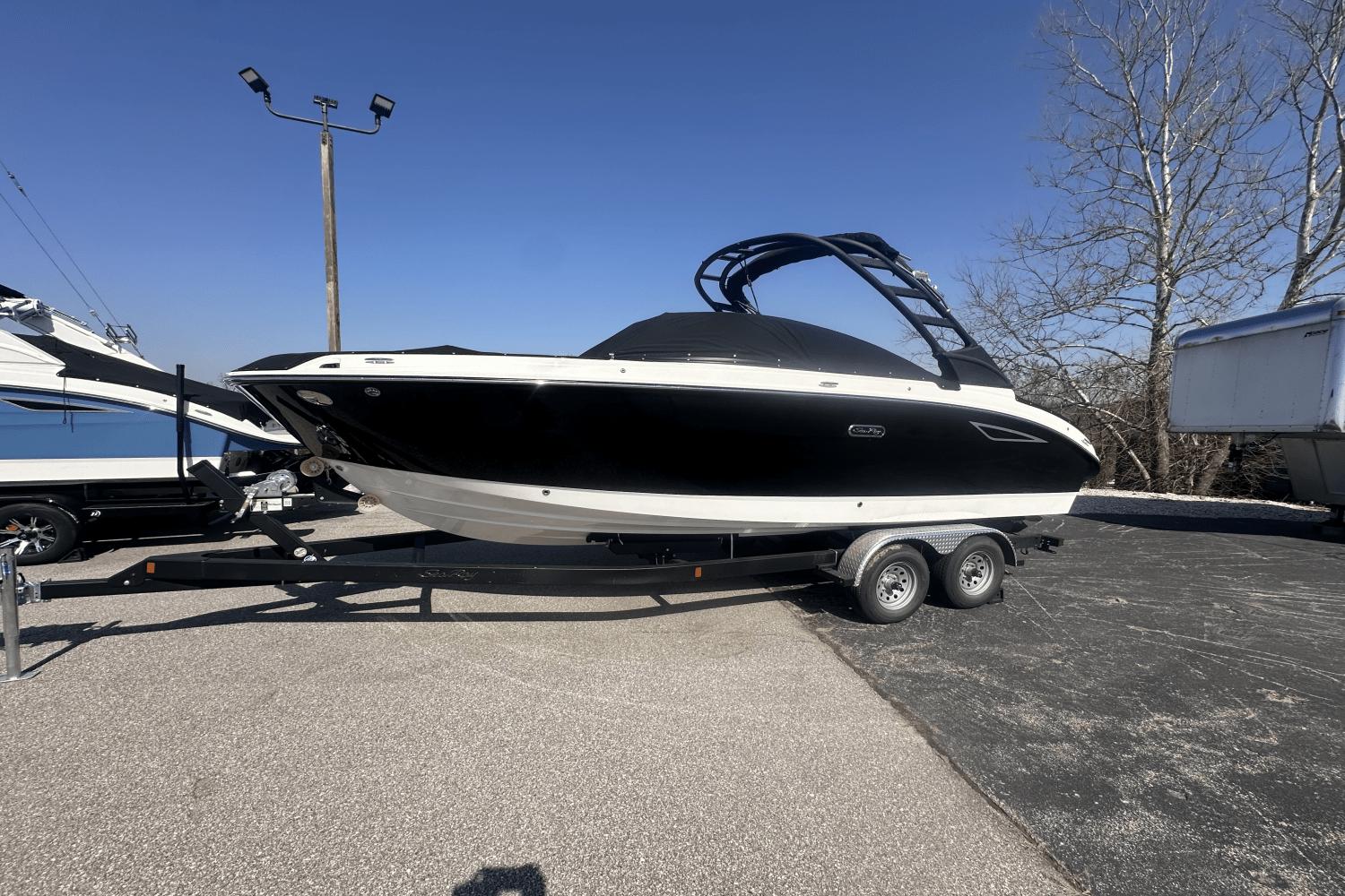 2025 Sea Ray SDX 250