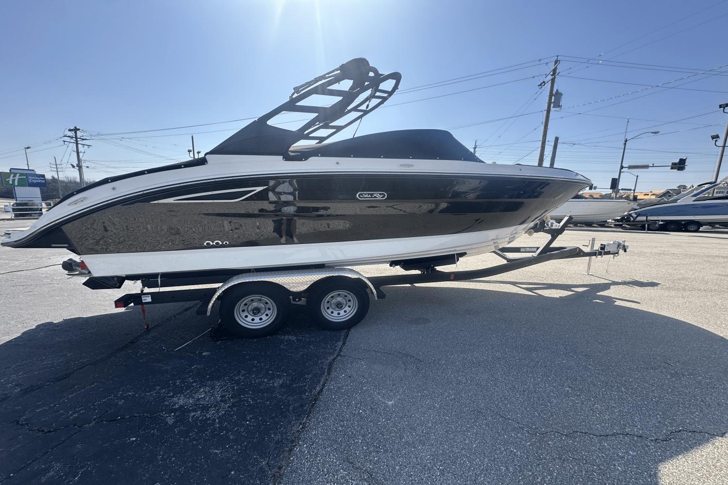 2025 Sea Ray SDX 250