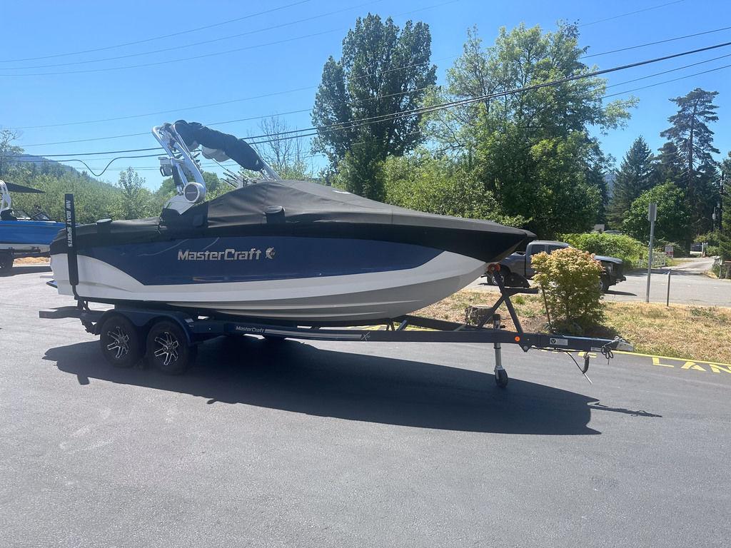 2021 MasterCraft X22