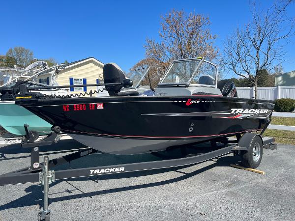 2018 Tracker PRO GUIDE V165 WT