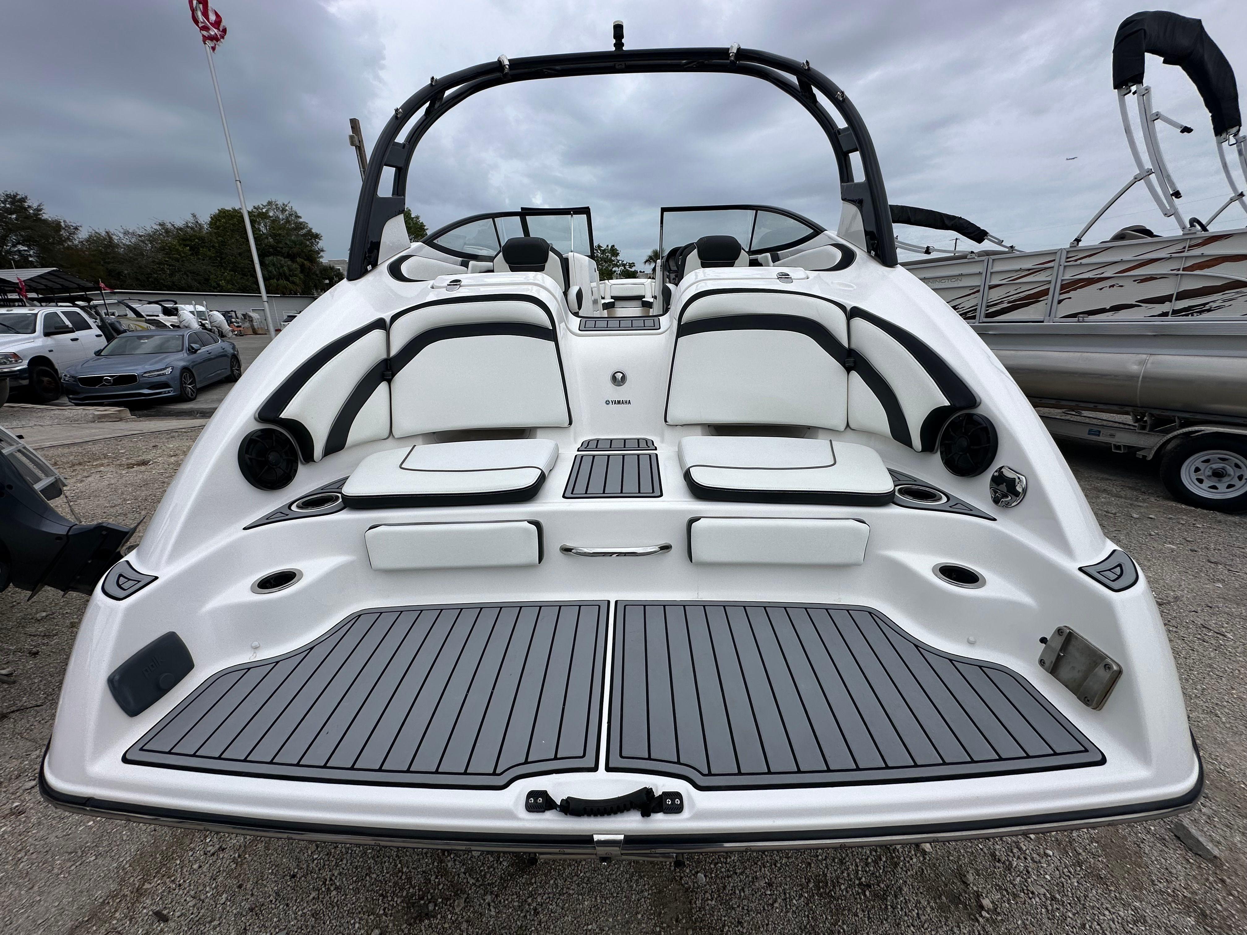 2016 Yamaha Boats 242 LTD SE