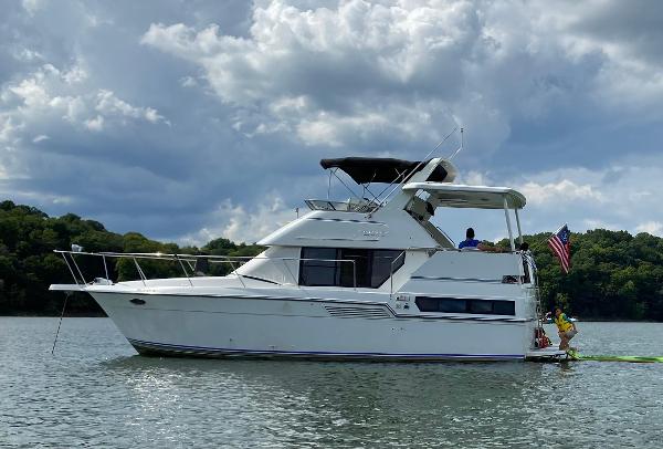 1992 Carver 350 Aft Cabin
