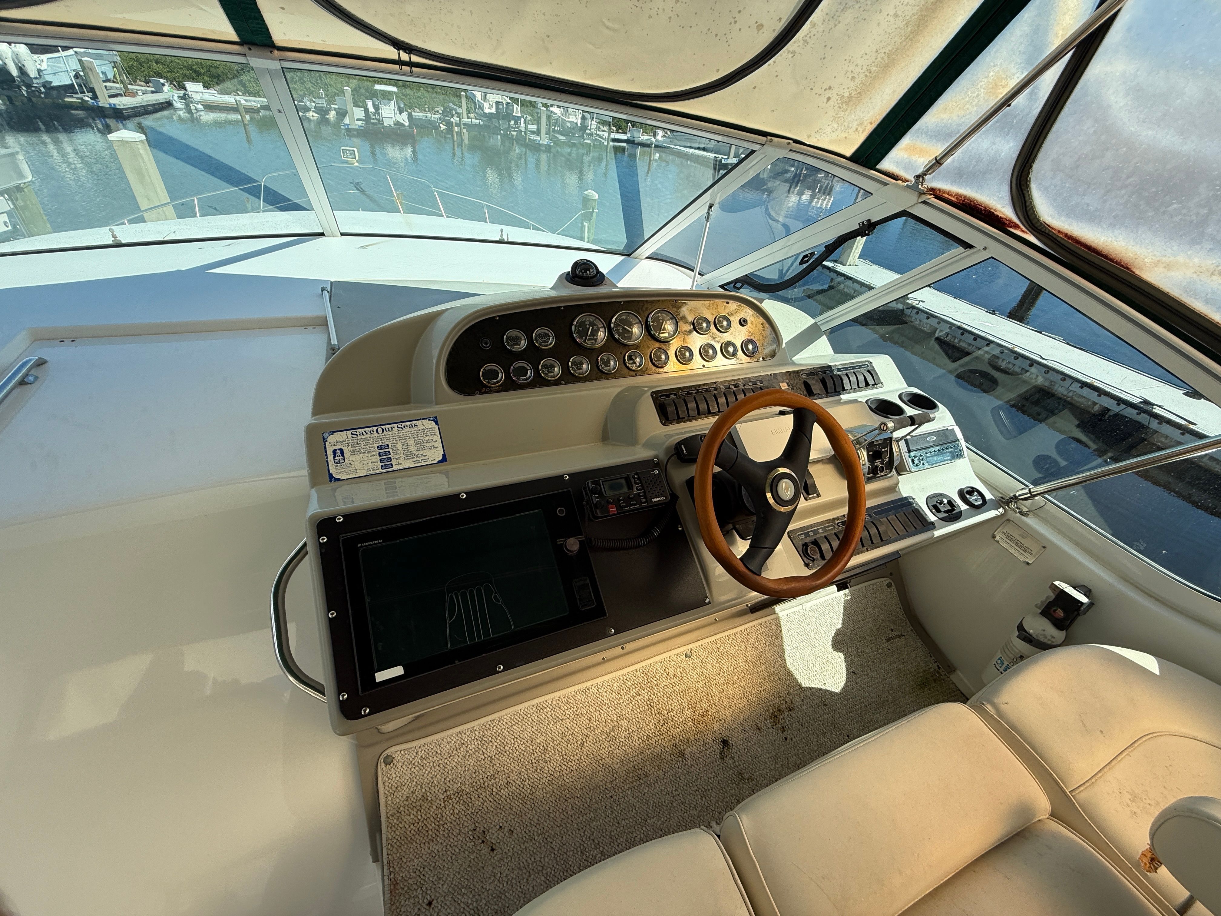 2001 Cruisers Yachts 4450 Express Motoryacht