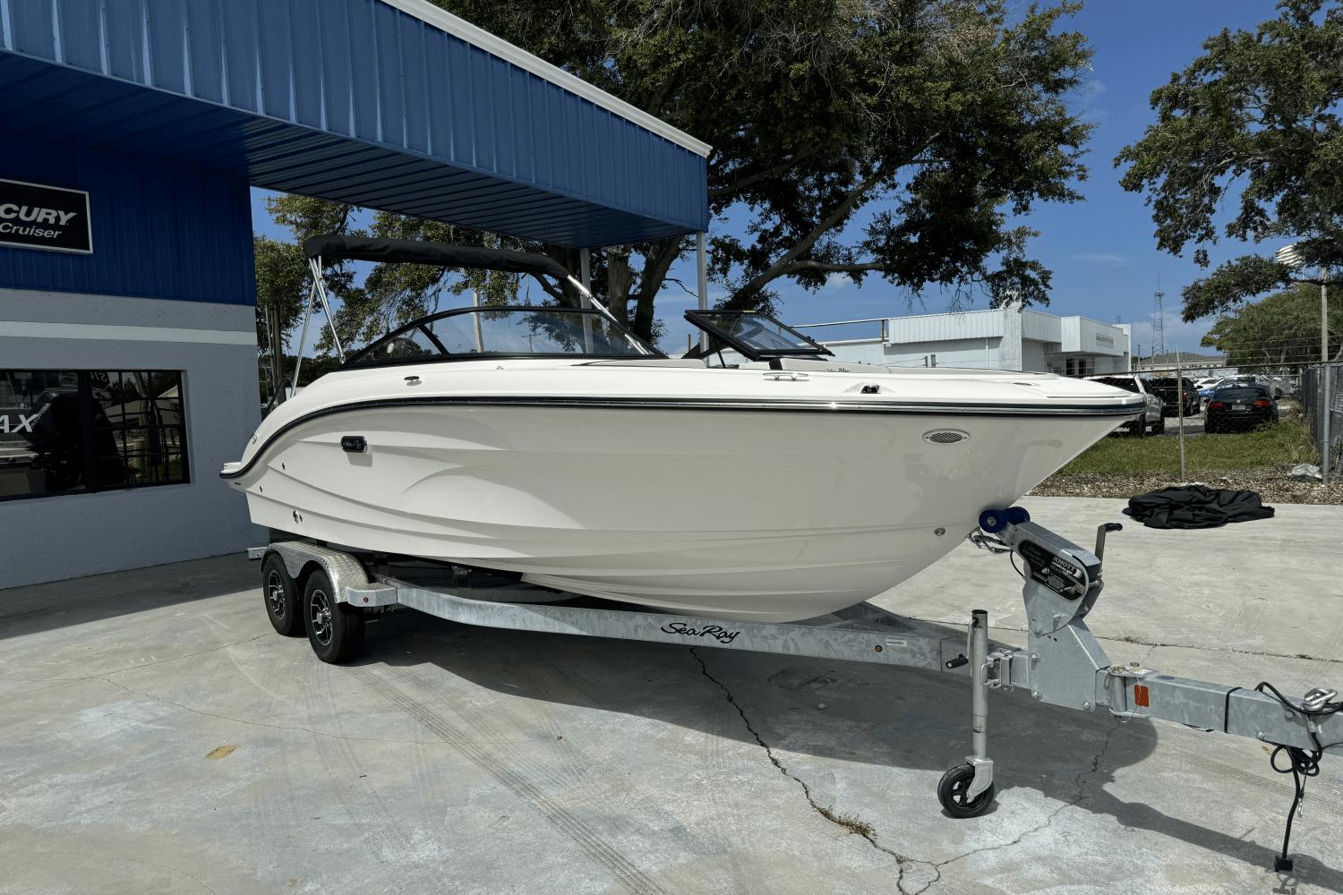 2025 Sea Ray SPX 210 Outboard