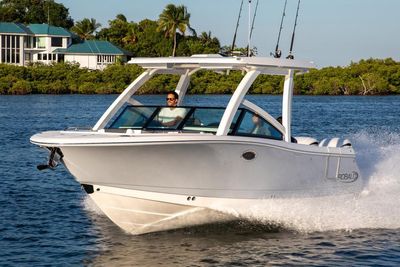 2026 Robalo R277 Dual Console