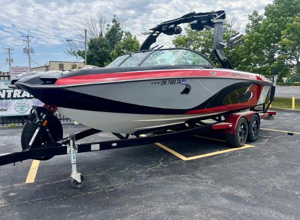 Centurion Enzo FS44 2016 Centurion Enzo FS44 boat on trailer, red and black design.