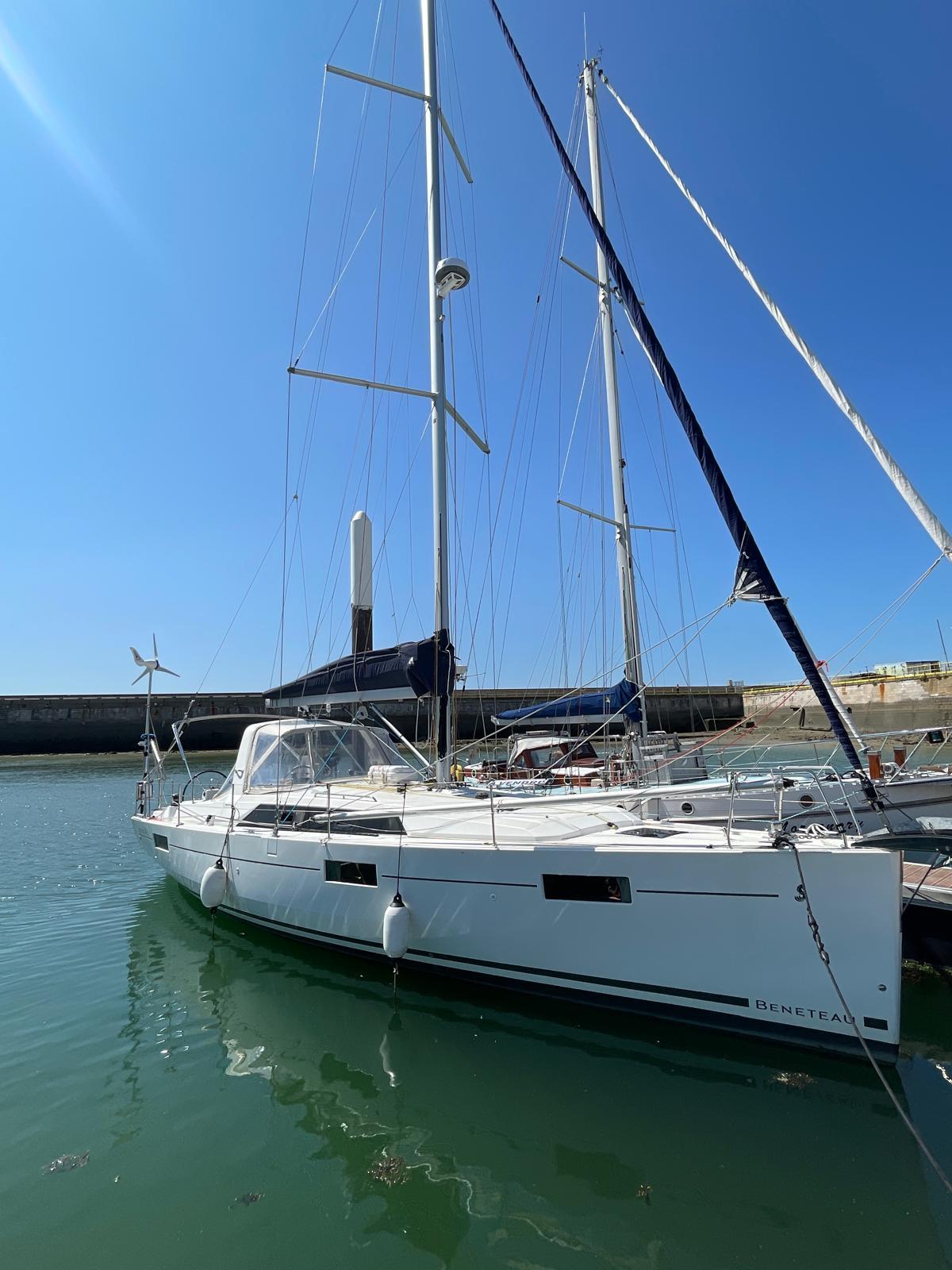 Beneteau Oceanis 41.1 2019 Beneteau Oceanis 41.1 sailboat docked in sunny marina.