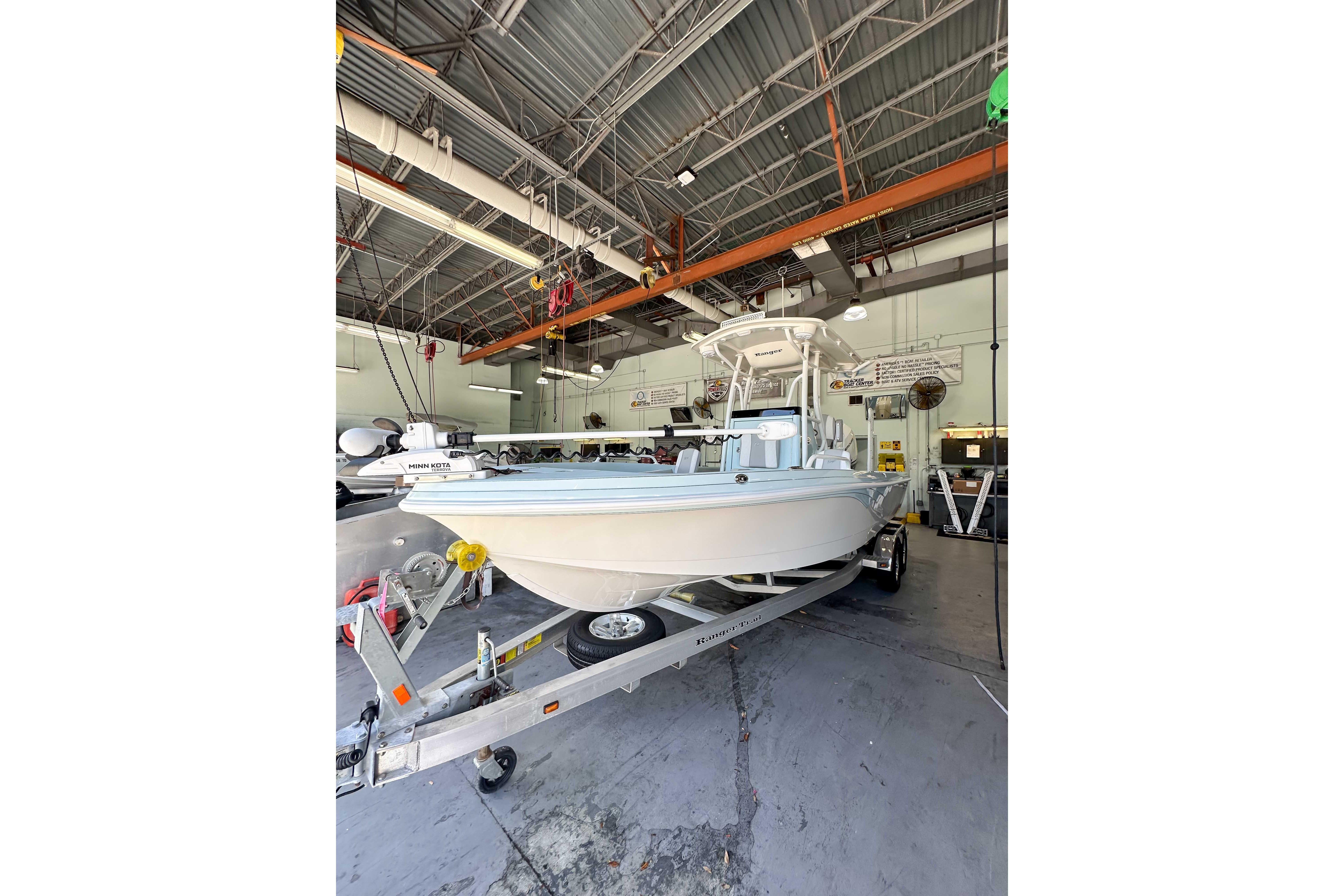 2025 Ranger 2360 Bay