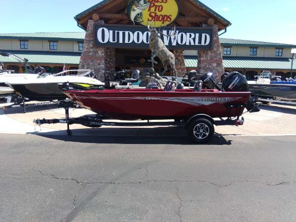 Ranger VS1665T 2024 Ranger VS1665T boat displayed at Outdoor World, Bass Pro Shops.