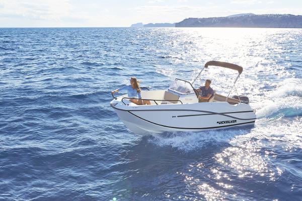 Quicksilver Activ 555 Open 2026 Quicksilver Activ 555 Open es un barco de nuevo, ideal tanto para la pesca como para el ocio en familia, con una longitud de 5,47 metros, y disponible para entrega inmediata en Cunit (Tarragona) España