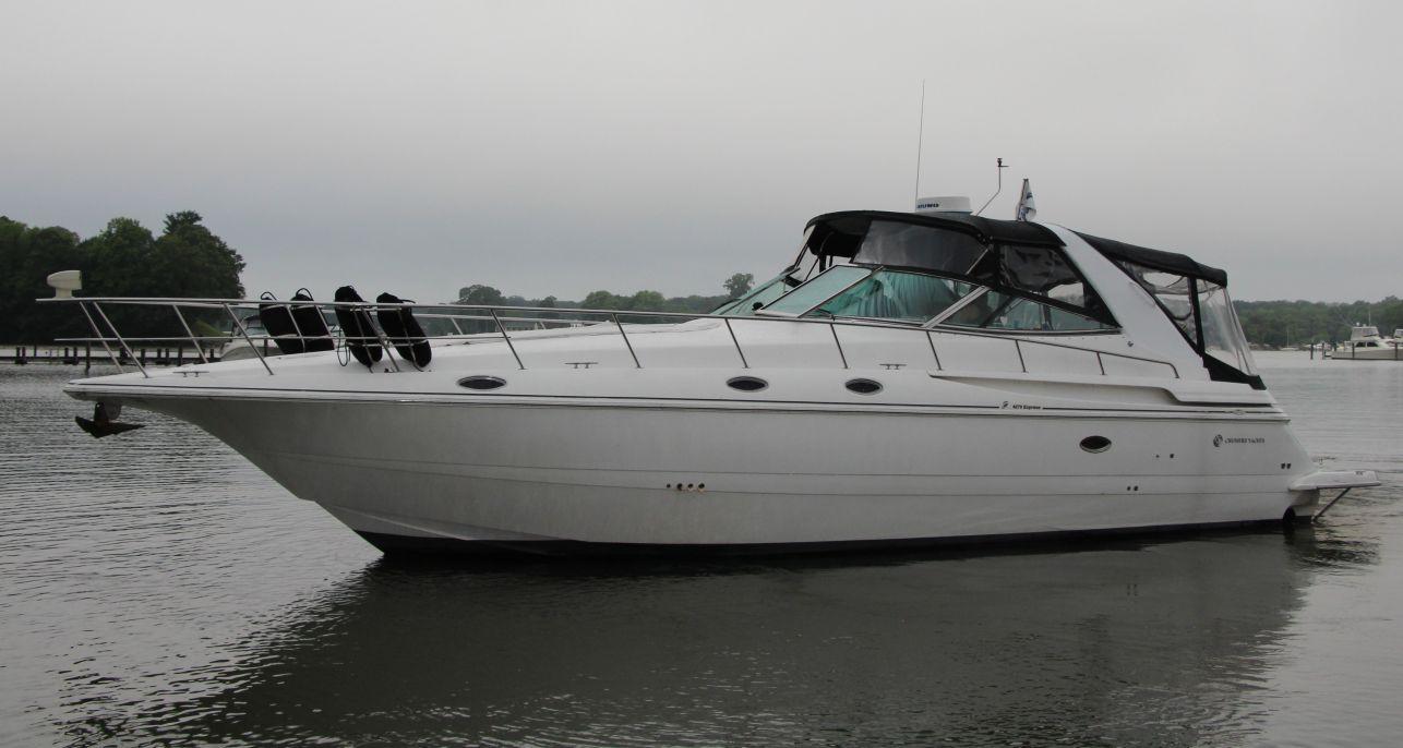 2002 Cruisers Yachts 4270 Express