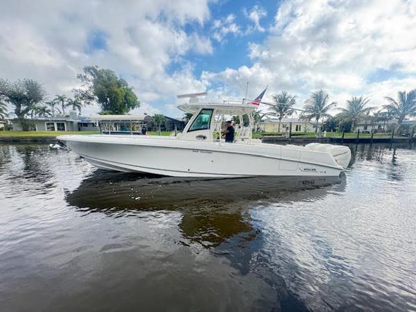 2016 Boston Whaler 350 Outrage