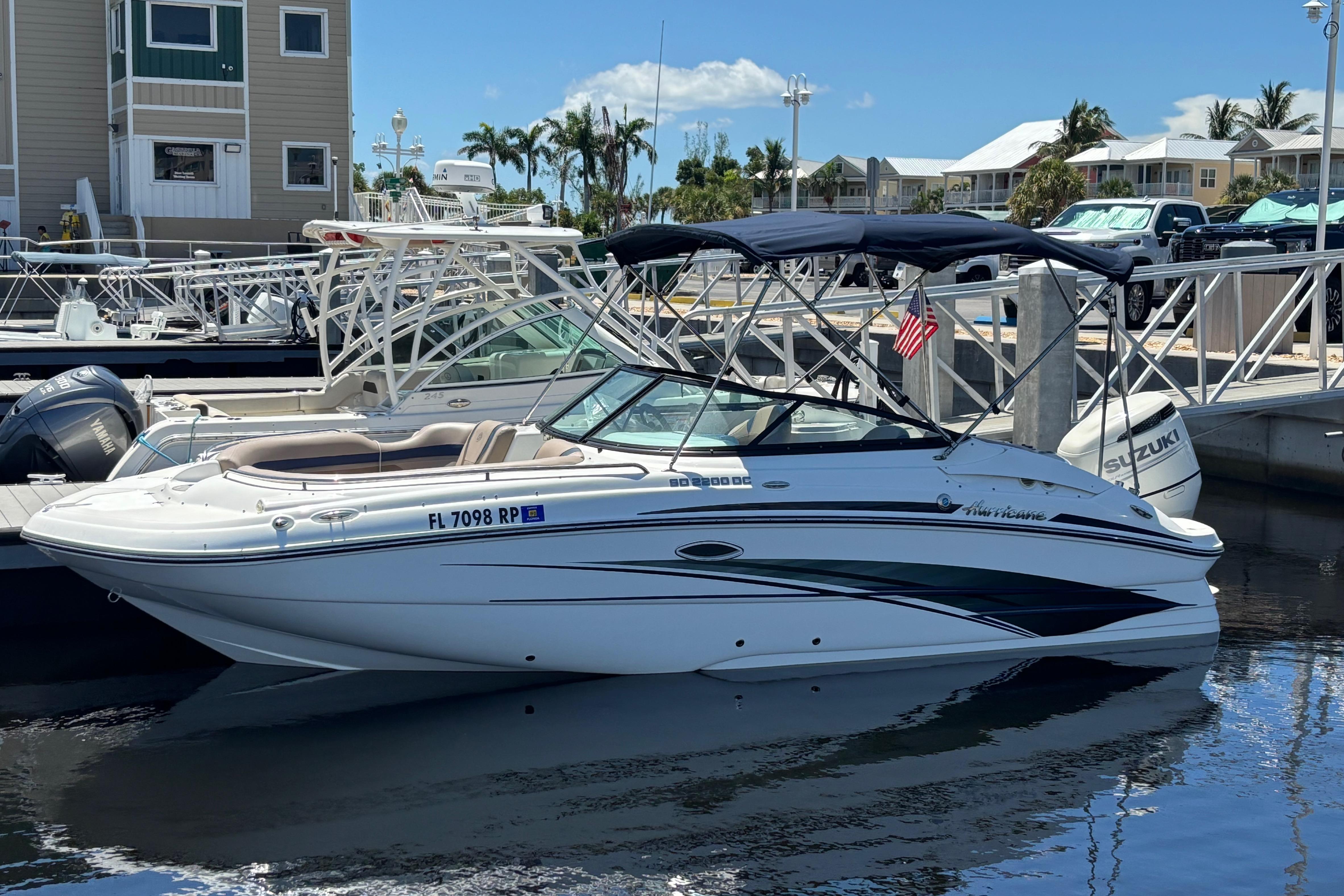 2018 Hurricane SunDeck 2200 DC OB