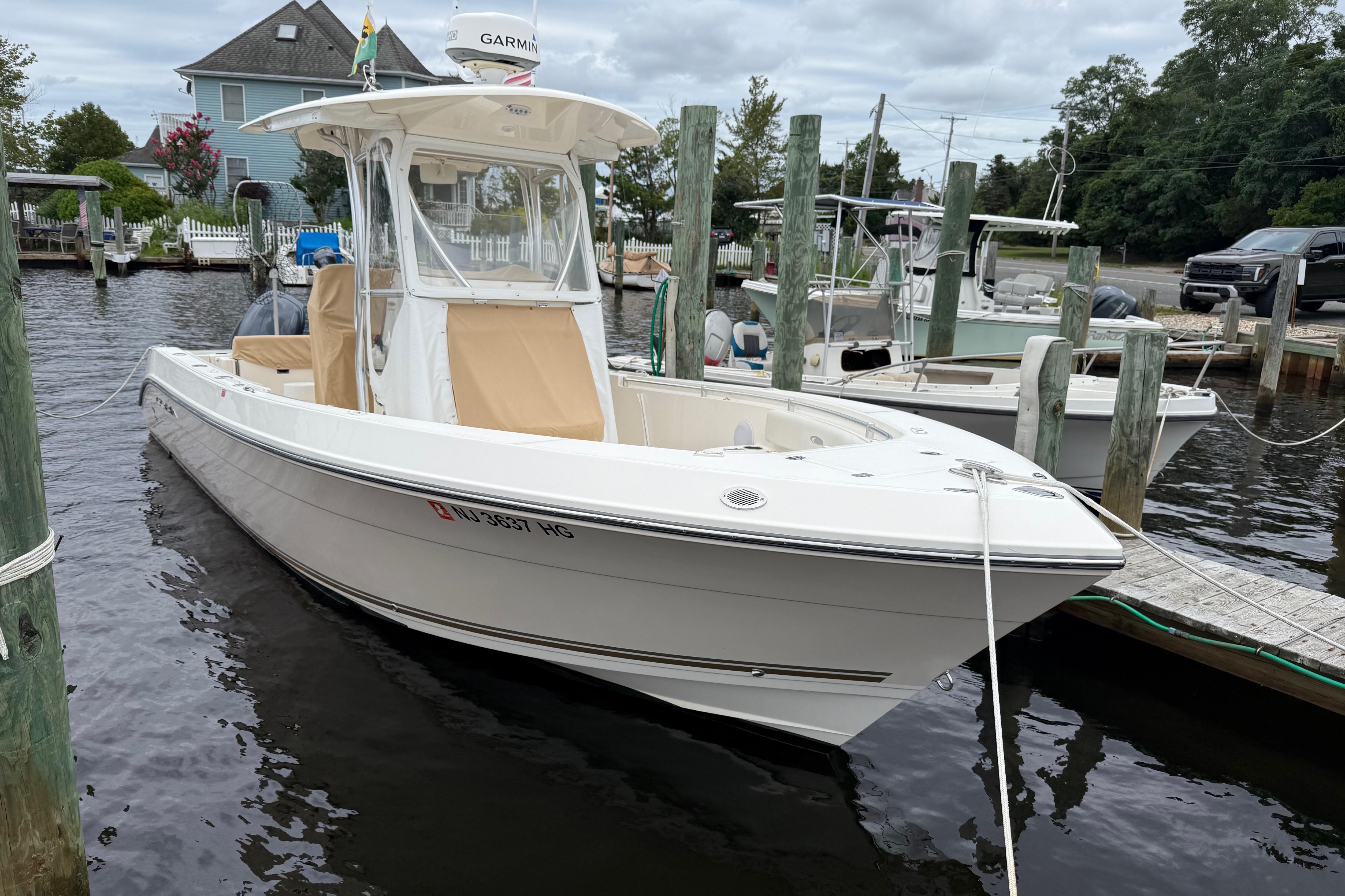 2015 Cobia 256 Center Console