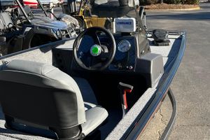 Tracker Bass Tracker Classic XL 2026 Tracker Bass Tracker Classic XL boat interior with steering wheel and dashboard.