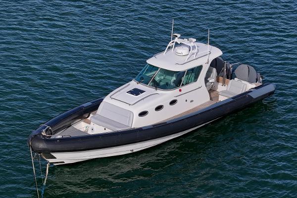 2010 Protector 38 Targa