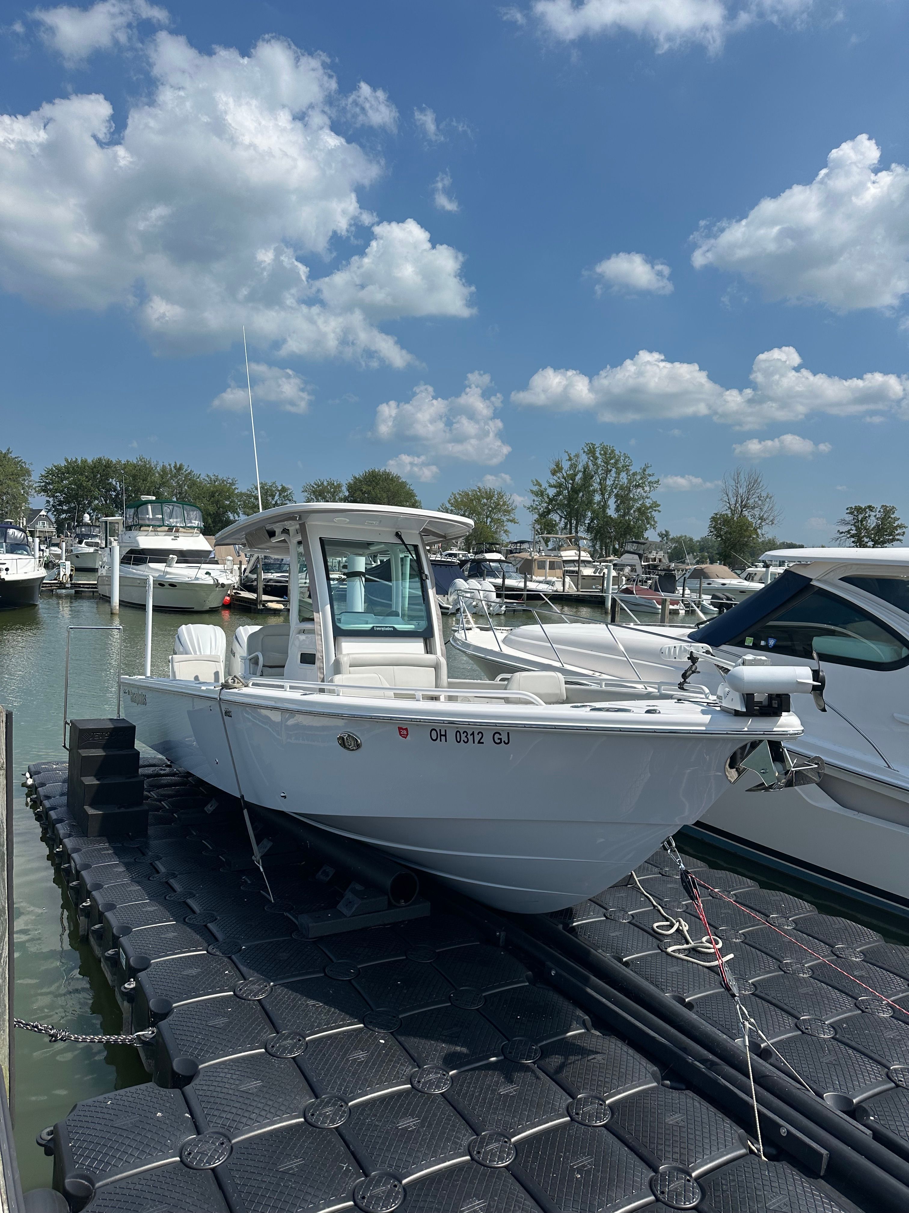 2022 Everglades 273 Center Console