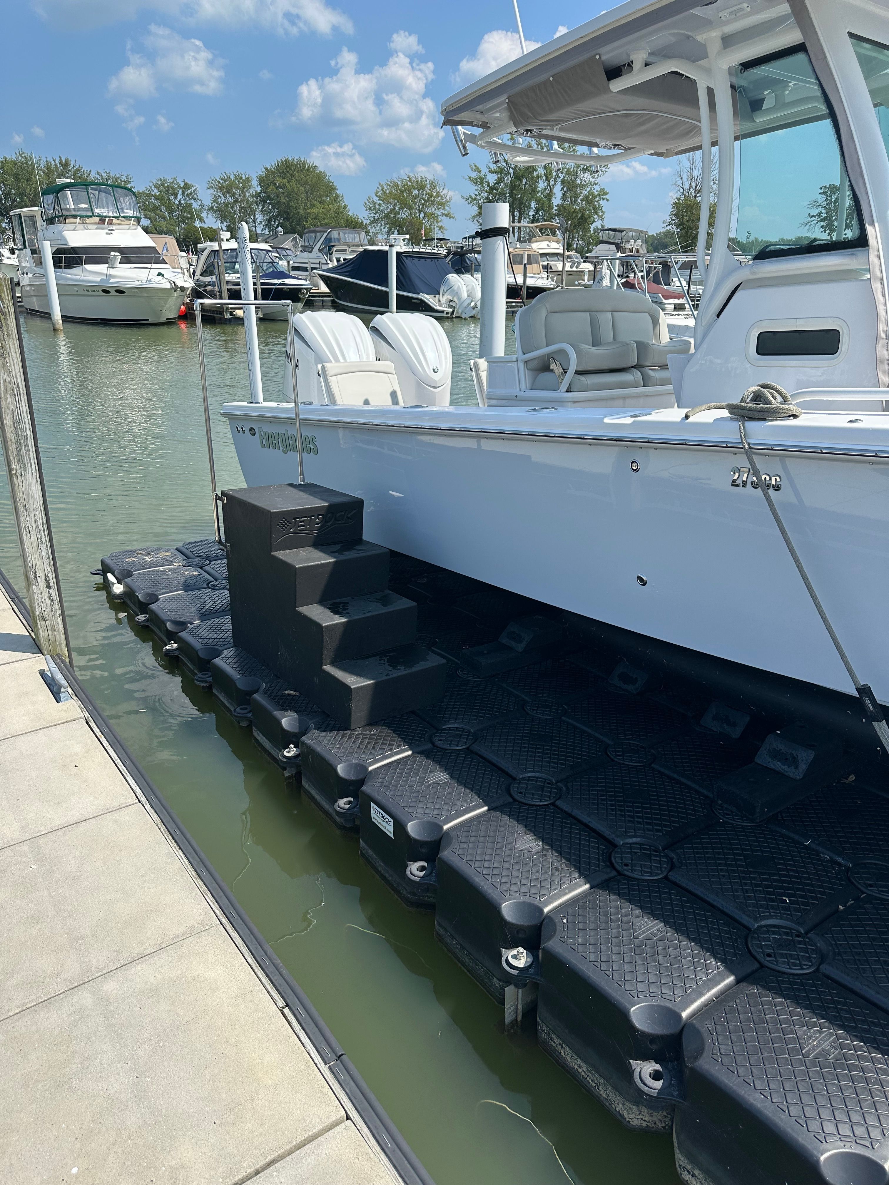 2022 Everglades 273 Center Console