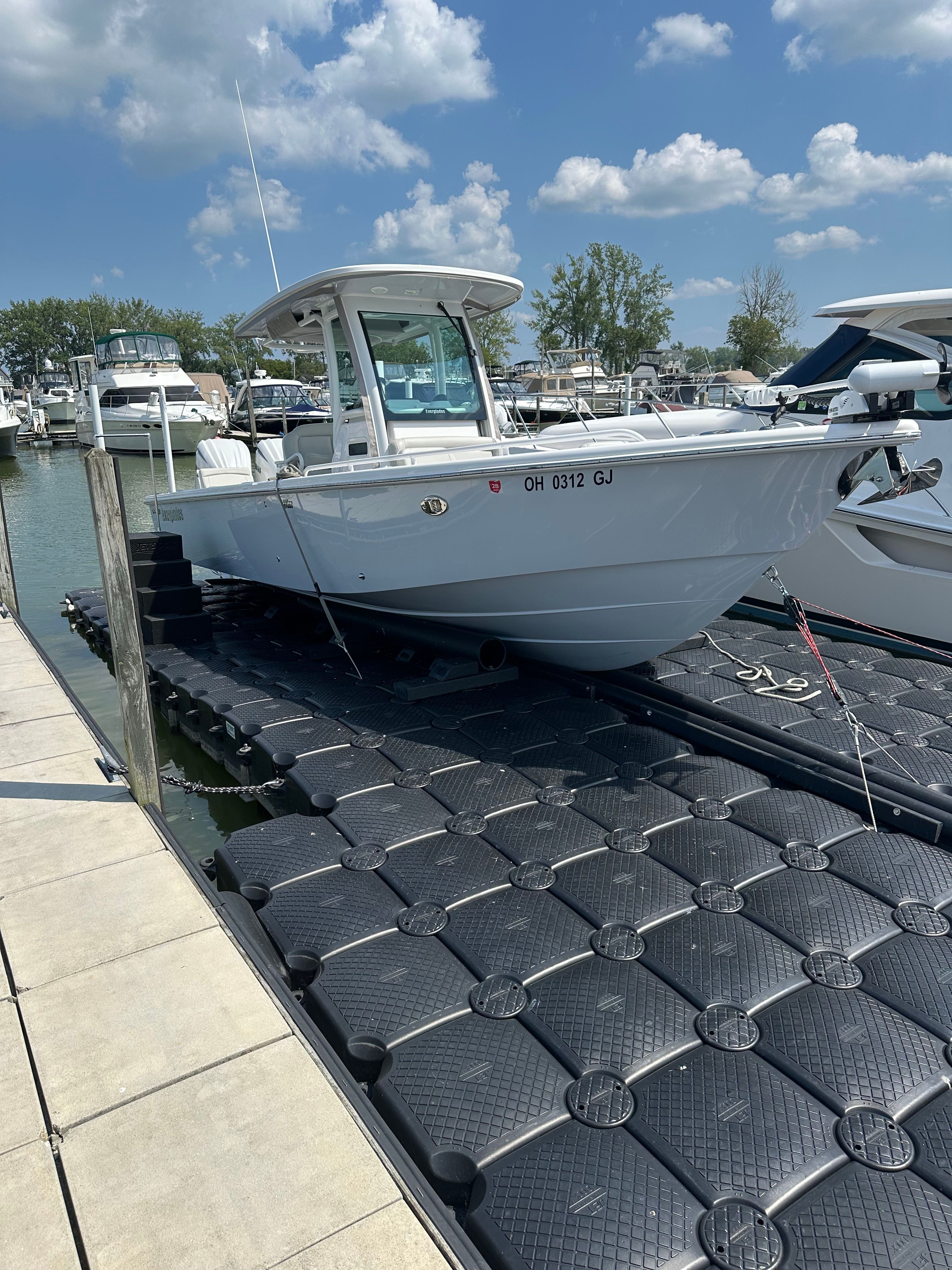 2022 Everglades 273 Center Console