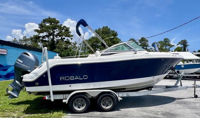 2016 Robalo R227 Dual Console