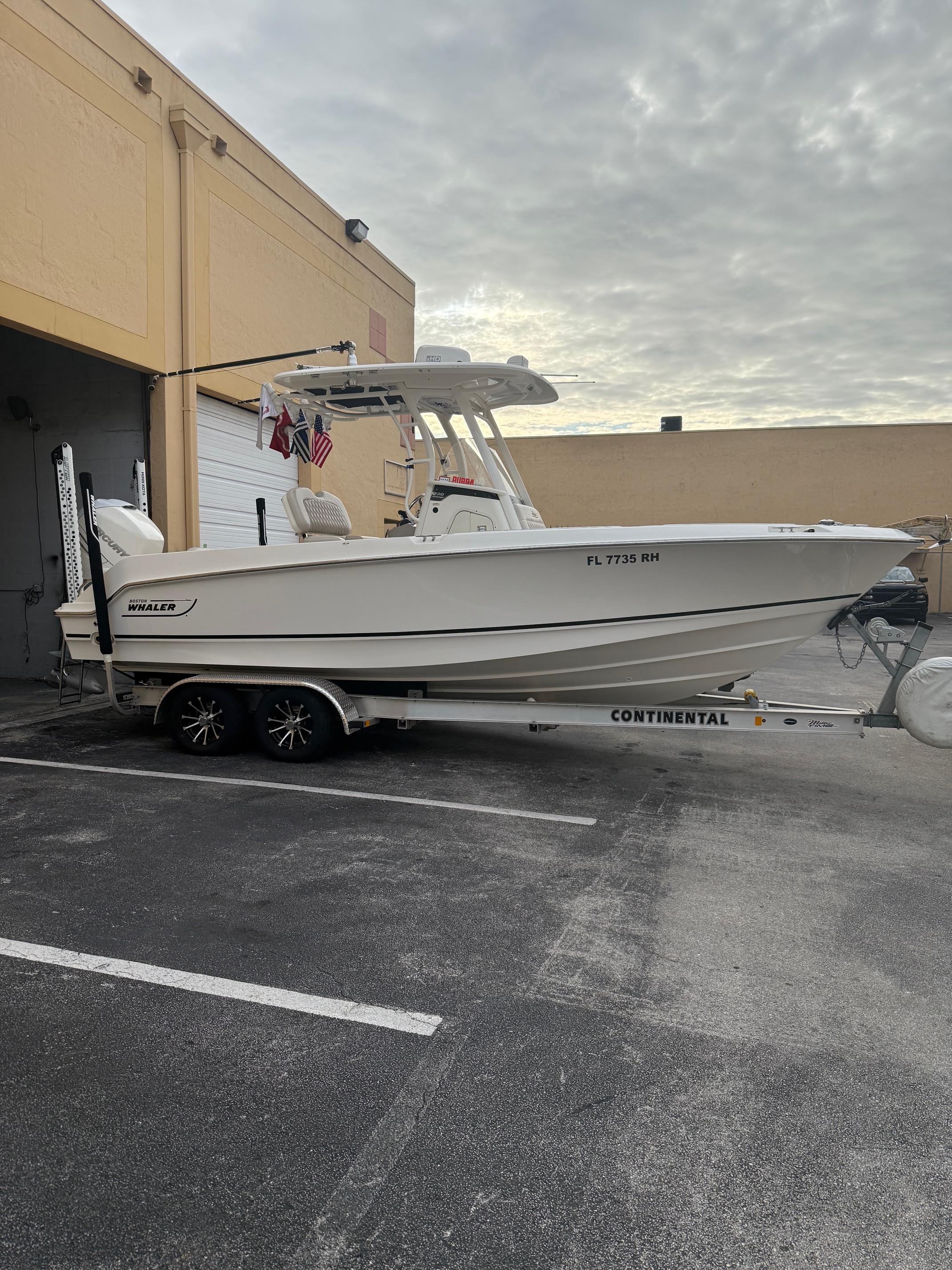 2017 Boston Whaler 230 Outrage