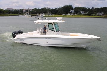 2015 Boston Whaler 320 Outrage