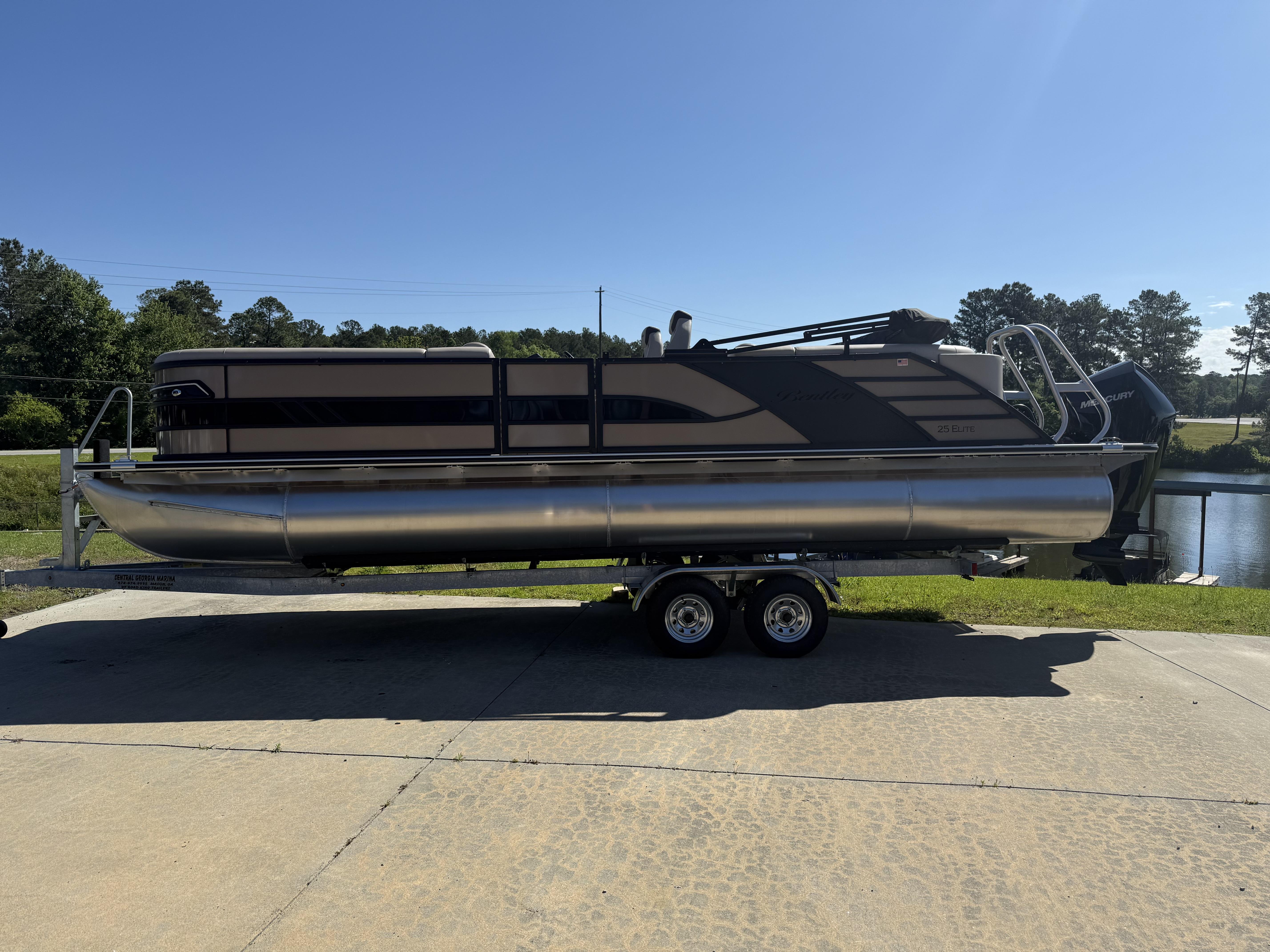 2025 Bentley Pontoons Elite Admiral 253