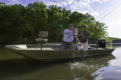 Crestliner 1860 Retriever Jon Deluxe Boat