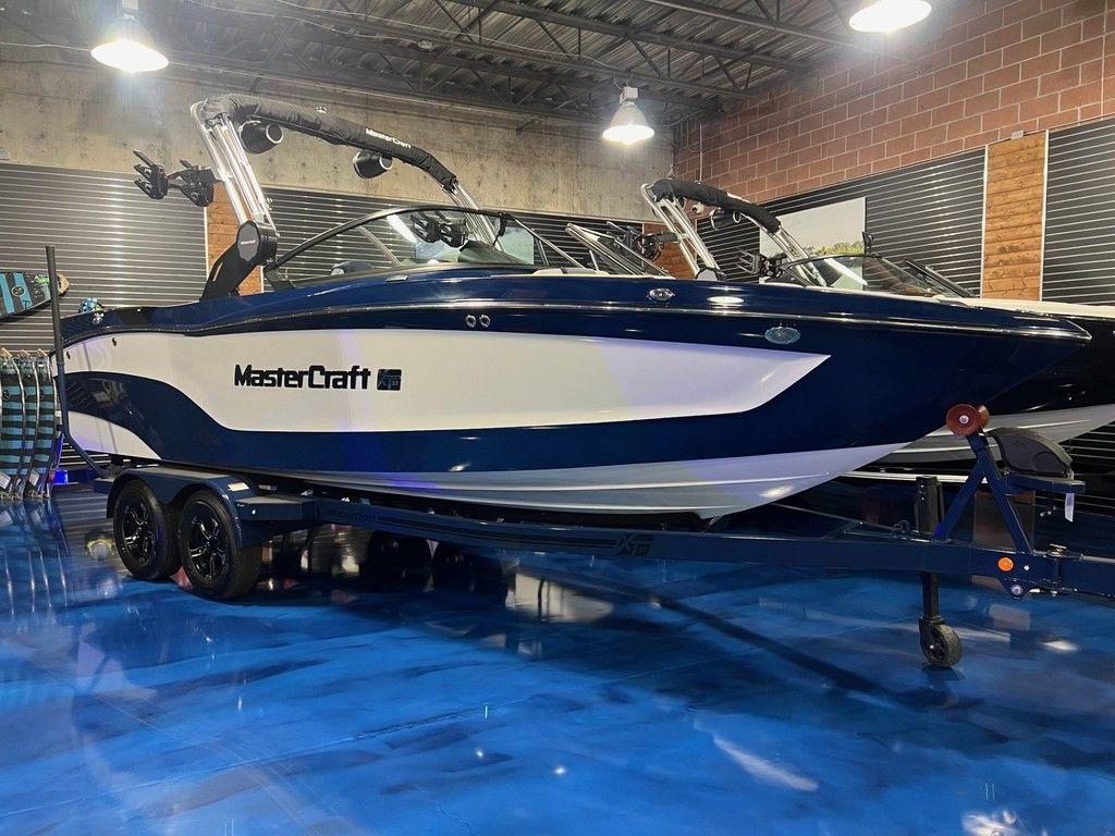 2024 MasterCraft XT23