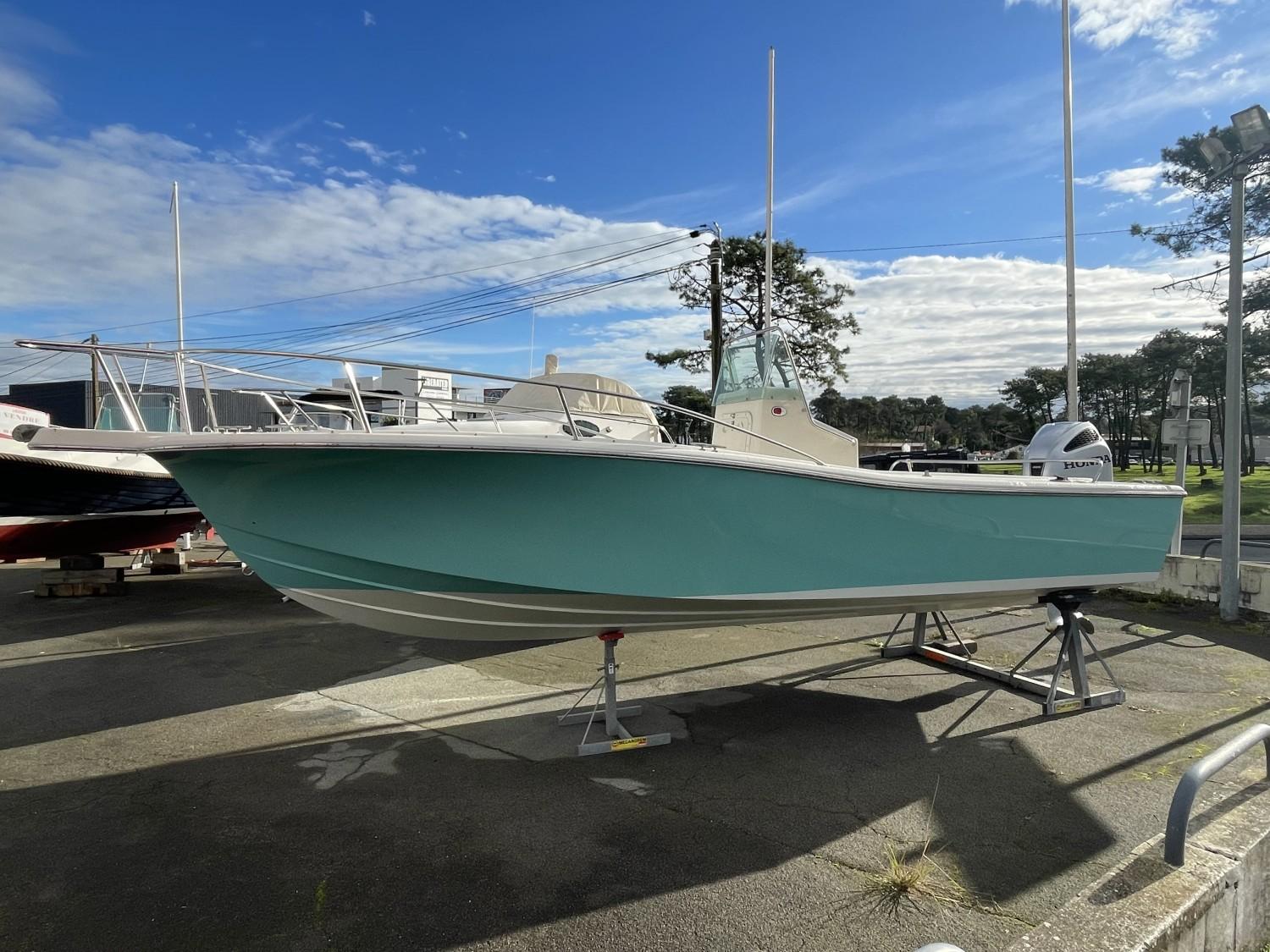 1996 White Shark 215