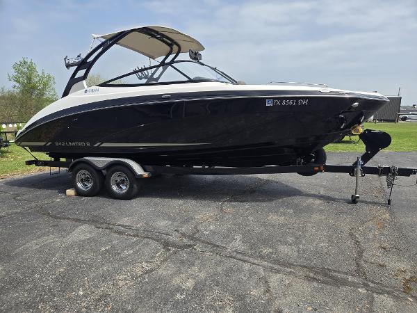 2015 Yamaha Boats 242 Limited S