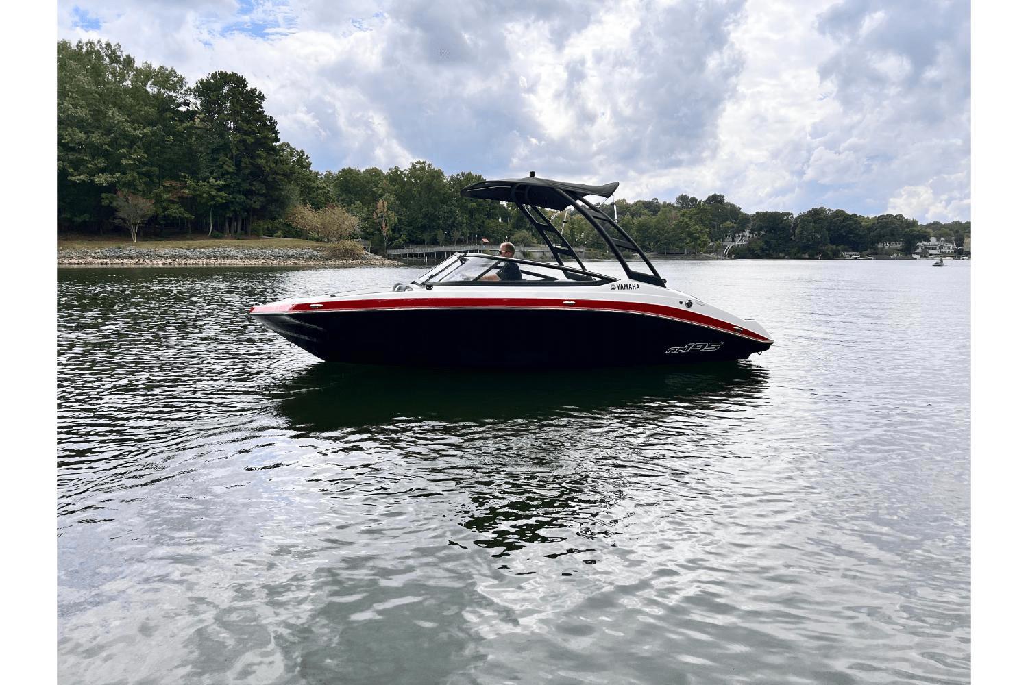 2025 Yamaha Boats AR195