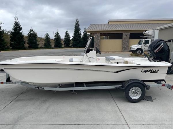 Mako Pro Skiff 17 CC 2025 Mako Pro Skiff 17 CC boat on trailer, parked outdoors.