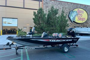 Tracker Pro Team 175 Crappie Edition 2026 Tracker Pro Team 175 Crappie Edition boat at Bass Pro Shops parking lot.